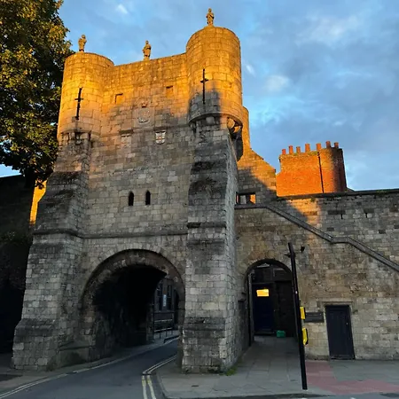 Brand New Flat 5 With Free Parking And Fast Wifi *