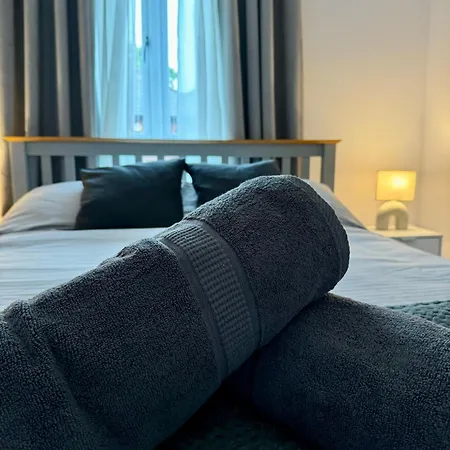 Brand New Flat 5 With Free Parking And Fast Wifi 아파트 요크