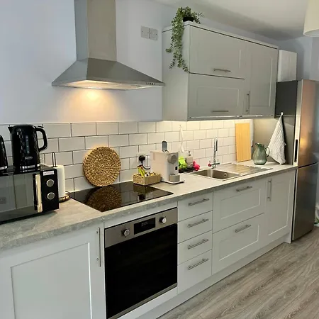 Brand New Flat 5 With Free Parking And Fast Wifi 아파트 요크