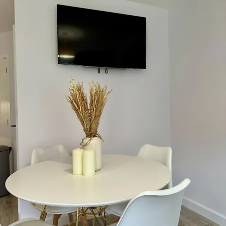 Brand New Flat 5 With Free Parking And Fast Wifi יורק