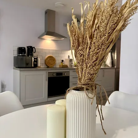 Lägenhet Brand New Flat 5 With Free Parking And Fast Wifi