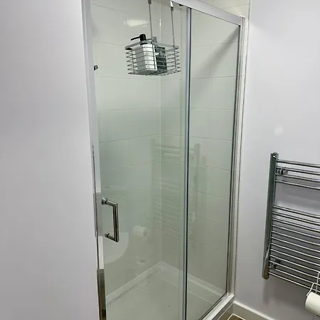 Brand New Flat 5 With Free Parking And Fast Wifi *